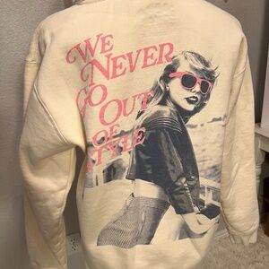 Taylor Swift Sweatshirt We Never Go Out Of Style. 1989 Taylors Version